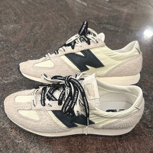 New Balance 471 Beige and Black Textured Sneakers